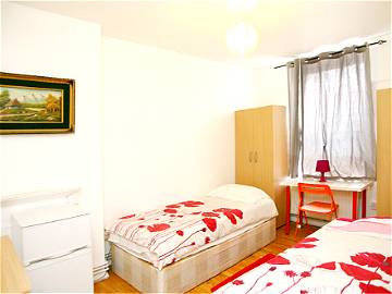 Roomlala | Spacious,newly Decorated  Bedroom To Let