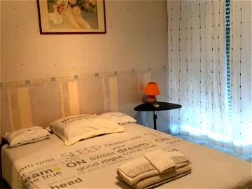 Roomlala | Spacious Room, Beautiful Residence With A Large Park