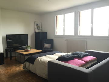 Roomlala | Spacious room close to the stadium