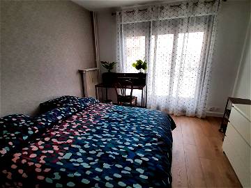 Roomlala | Spacious Room With Balcony Near Geneva