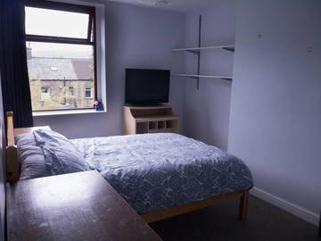 Roomlala | Spare rooms Meltham