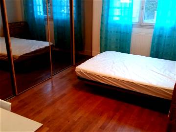 Roomlala | Stanza ammobiliata per studenti in un appartamento condiviso (Bourg La Reine)