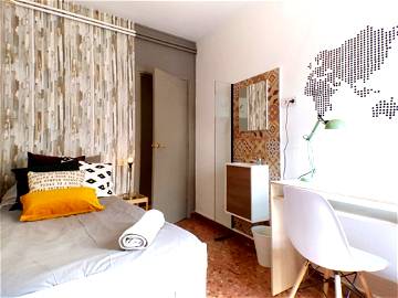 Roomlala | Stanza Con Terrazzo In Ottimo Appartamento In Centro (RH3-R6)