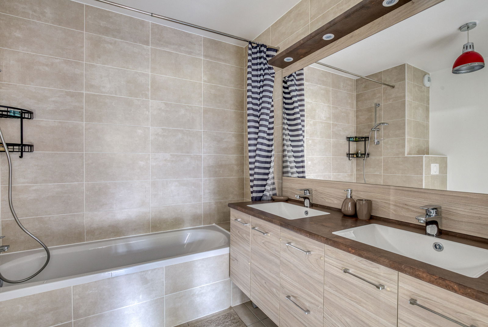 Collocazione Ferney-Voltaire 253886