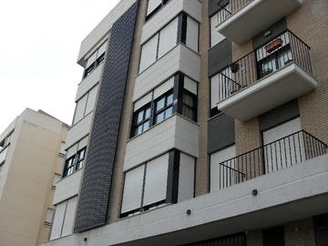 Roomlala | Stort værelse udlejes til en pige