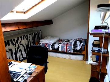 Roomlala | Student Furnished Room Homestay
