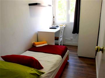 Roomlala | Student Room With Renovated Key Next To Benimaclet