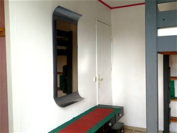 Roomlala | Studette mit Zwischengeschoss 2x2m, gut ausgestattet