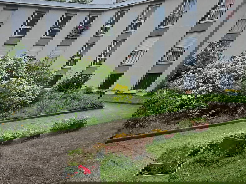 Entire Home Paris 664118-3