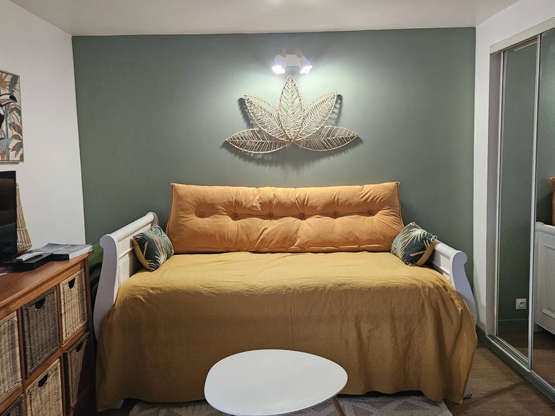 Entire Home Plailly 516090-1