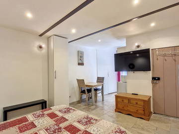 Roomlala | Studio 23 M2 In The Heart Of Town L'Isle Sur La Sorgue