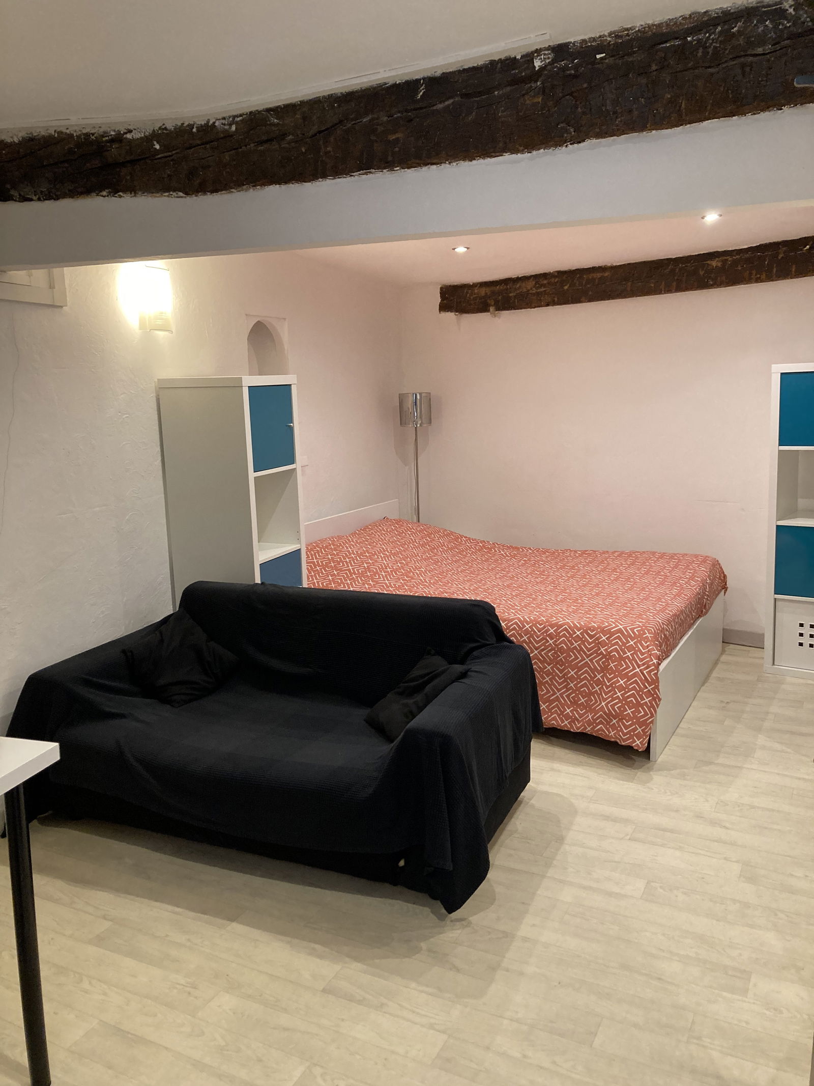 Independent Studio Avignon 255245