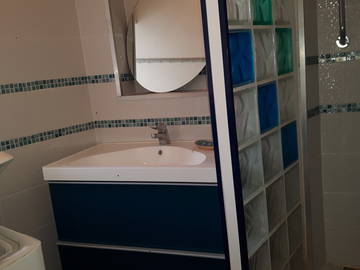 Logement entier à louer à Donzère - photo 7 : salle de bain-7