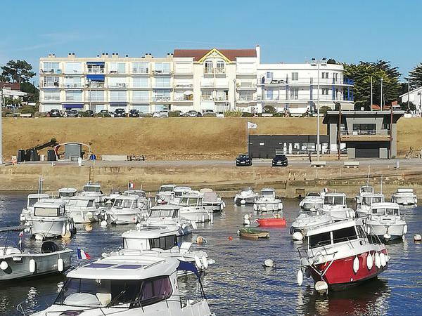 Entire Home Saint-Michel-Chef-Chef 230953-1