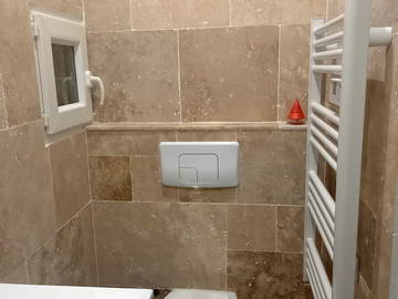 Casa entera en alquiler en Cheval-Blanc - foto 9: Cuarto de baño-9