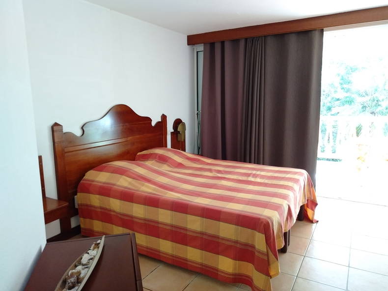 Entire Home Sainte-Anne 268265-1