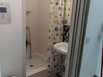 Logement entier à louer à Marseille - photo 16 : salle de bain-16