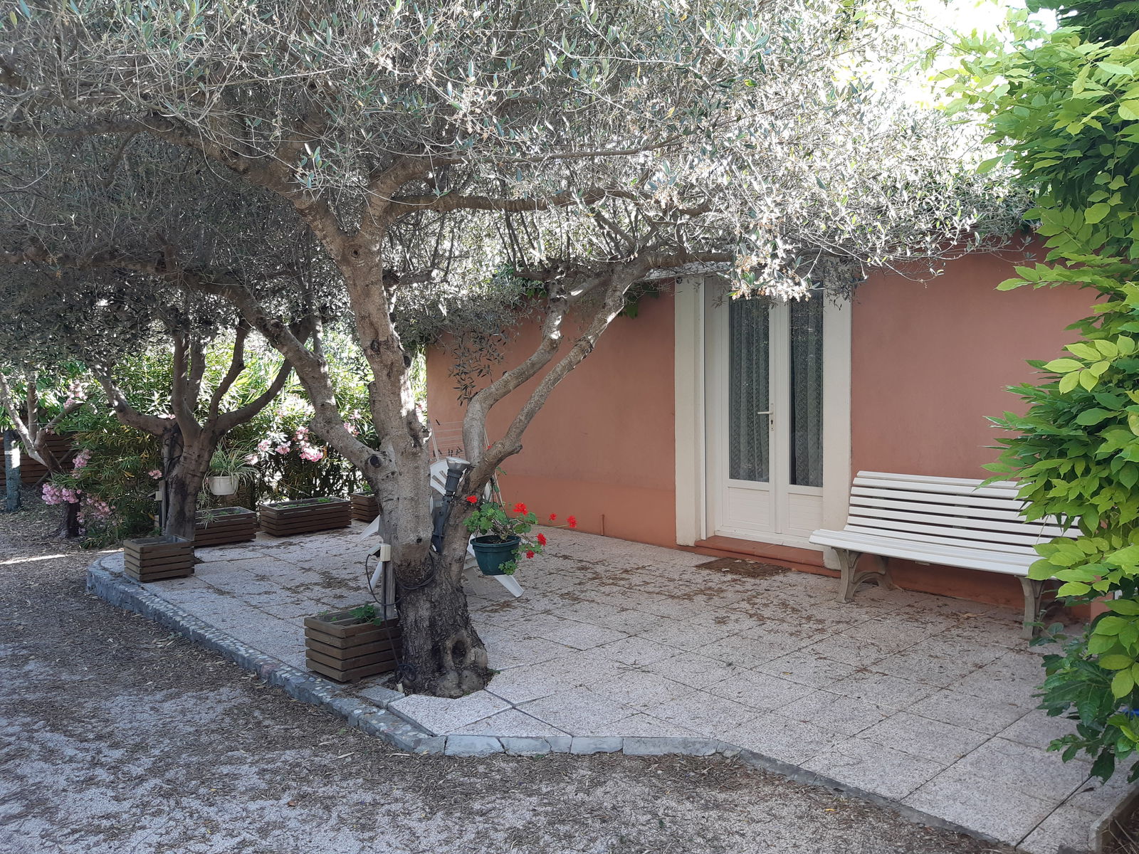 Oberoende Studio Carcès 250470