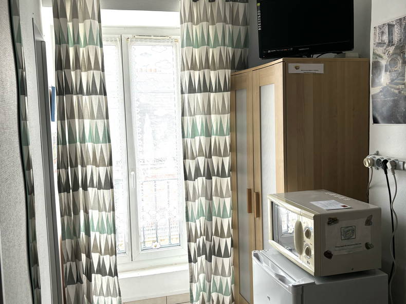 Entire Home Paris 7530-5