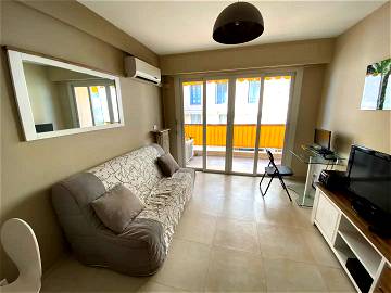 Roomlala | Studio For Rent In Menton, 50 M From The Sea