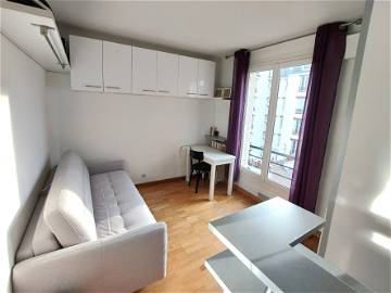 Roomlala | Studio for rent in Paris (15ieme-metro charles michel)