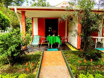 Roomlala | Studio Hibiscus Foulpointe Madagascar Calme Confort Convivia