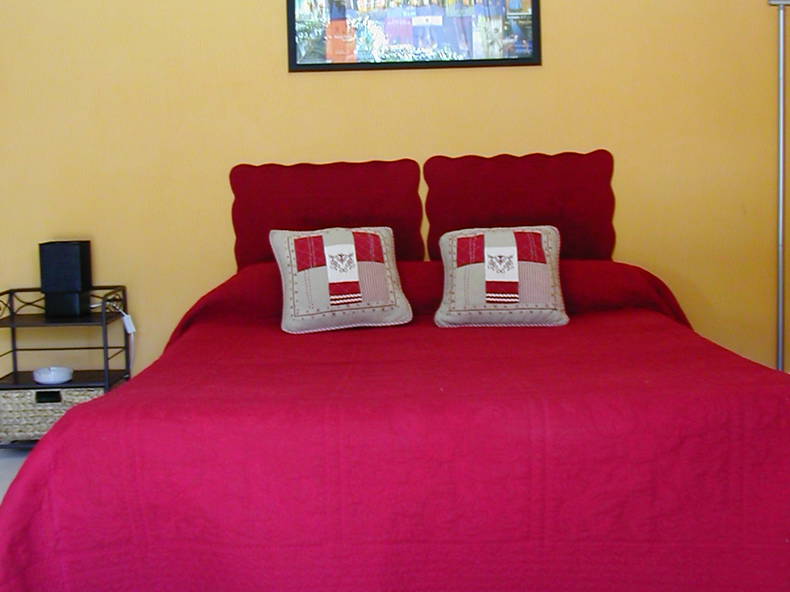 Entire Home Avignon 69765-1