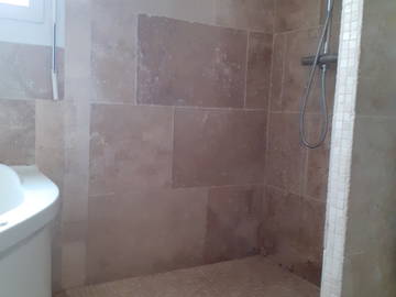 Chambre chez l'habitant à louer à Morières-Lès-Avignon - photo 4 : salle de bain-4