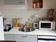 Entire Home Suresnes 438125-1