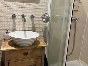 Logement entier à louer à Paris - photo 10 : salle de bain-10