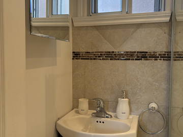 Logement entier à louer à Montréal - photo 8 : salle de bain-8