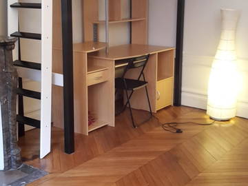 Roomlala | Studio Meublé De 30 M², Quartier Necker Paris