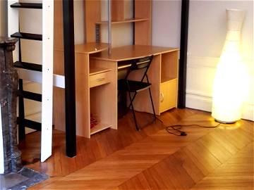 Roomlala | Studio Meublé De 30 M², Quartier Necker Paris