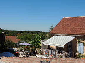 MÖBLIERTES STUDIO IM INNENHOF, EINSTOCKIG, SELBSTSTÄNDIGER EINGANG