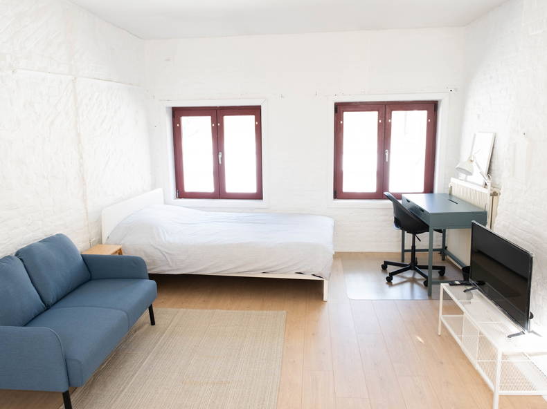 Kolokation Mons 296083-5