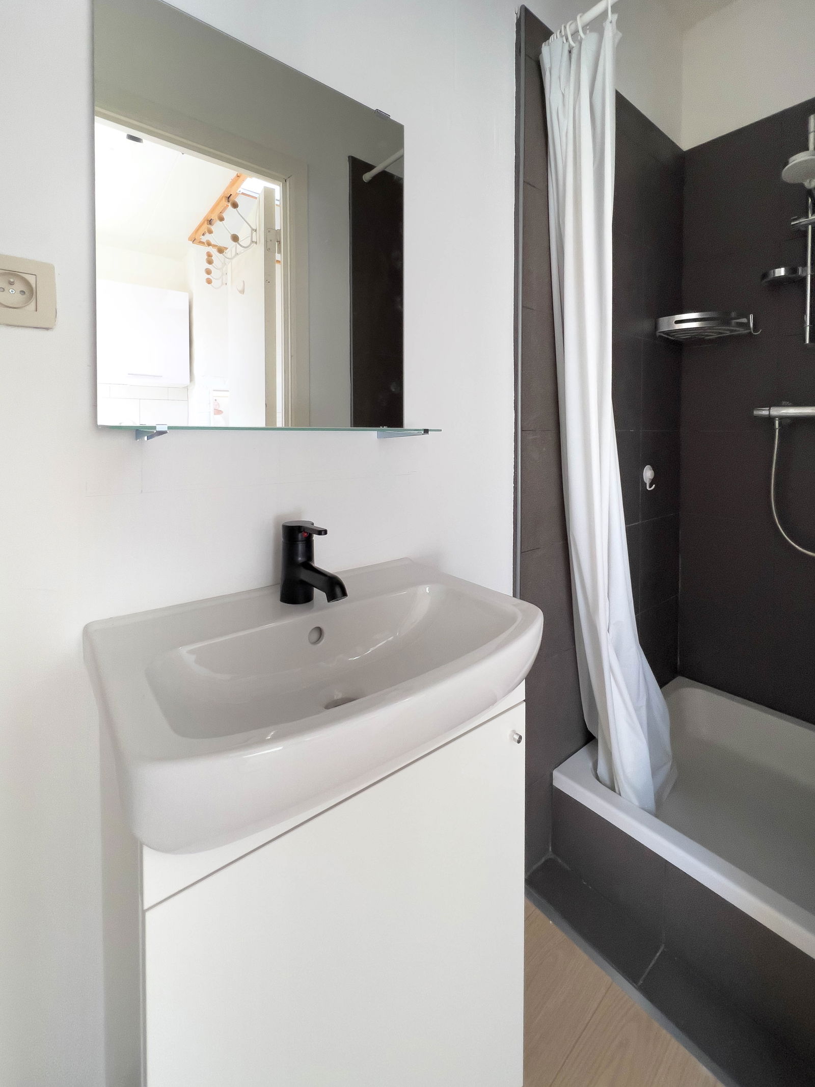 Kolokation Mons 296083