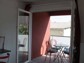 Nice studio in the St Jean d'Angely district, moderate rent.