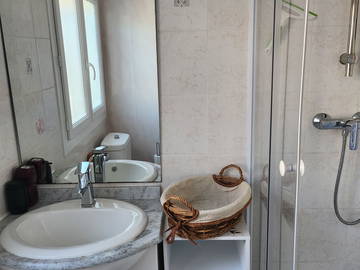 Gesamte Unterkunft zur Miete in Saint-Martin-De-Valgalgues - Foto 5 : Badezimmer-5
