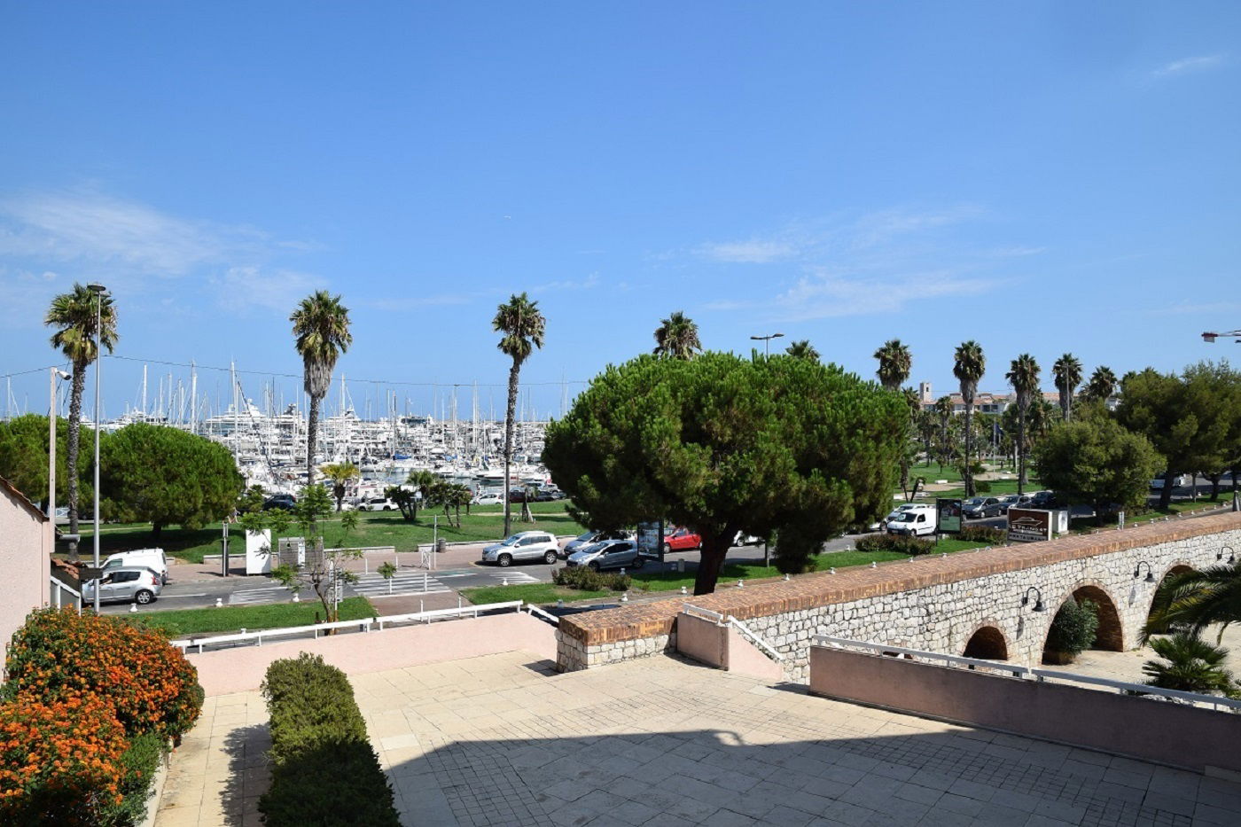 Independent Studio Antibes 61853