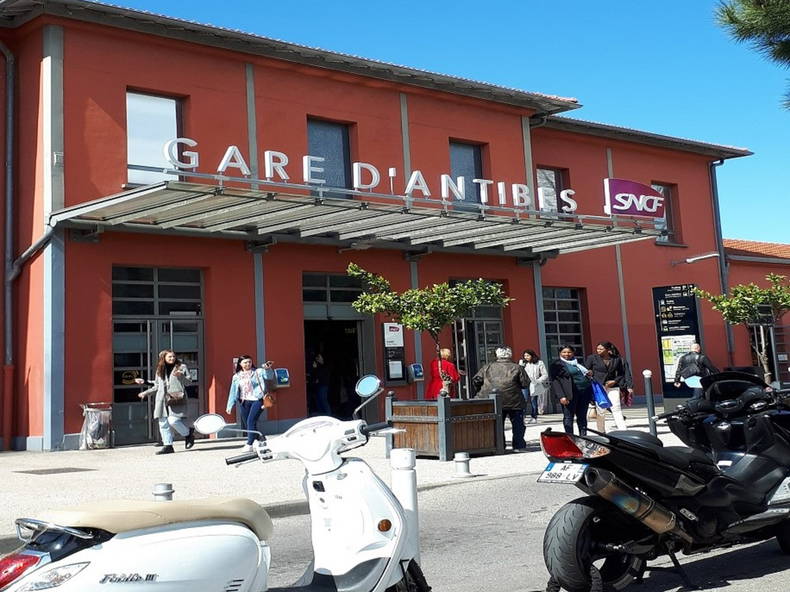 Entire Home Antibes 61853-3