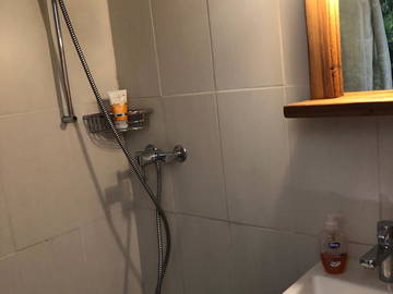 Logement entier à louer à Val-D'illiez - photo 11 : salle de bain-11
