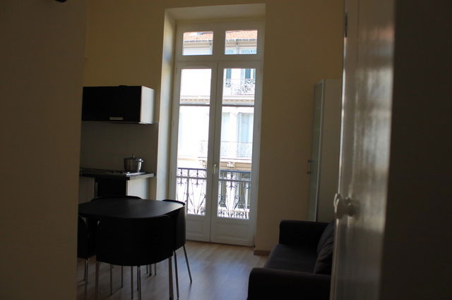 Studio Indépendant Nice 8479
