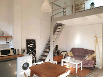 Roomlala | Studio stacjonarne na pierwszym piętrze