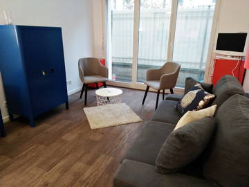 Roomlala | Studio umeblowane 25 m² z miejscem parkingowym