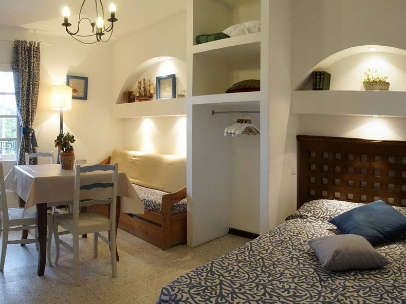 Logement Entier Hyères 49047-3