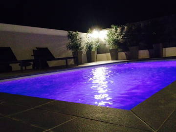 Roomlala | Suíte Master para alugar em uma vila com piscina