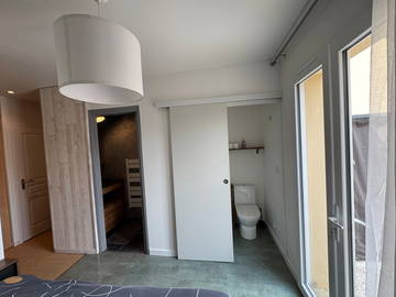 Chambre chez l'habitant à louer à Angliers - photo 9 : salle de bain-9