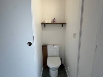 Chambre chez l'habitant à louer à Angliers - photo 11 : salle de bain-11