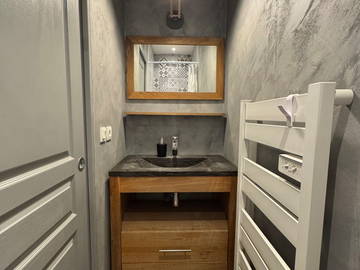 Chambre chez l'habitant à louer à Angliers - photo 13 : salle de bain-13