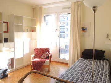 Roomlala | Sunny room, large apartment